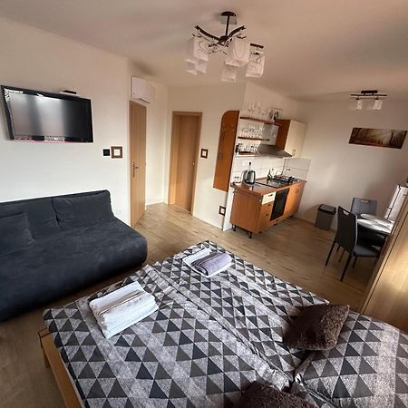 Apartman Losonci Nesvady- Pre 2 Osoby Studio Eksteriør bilde