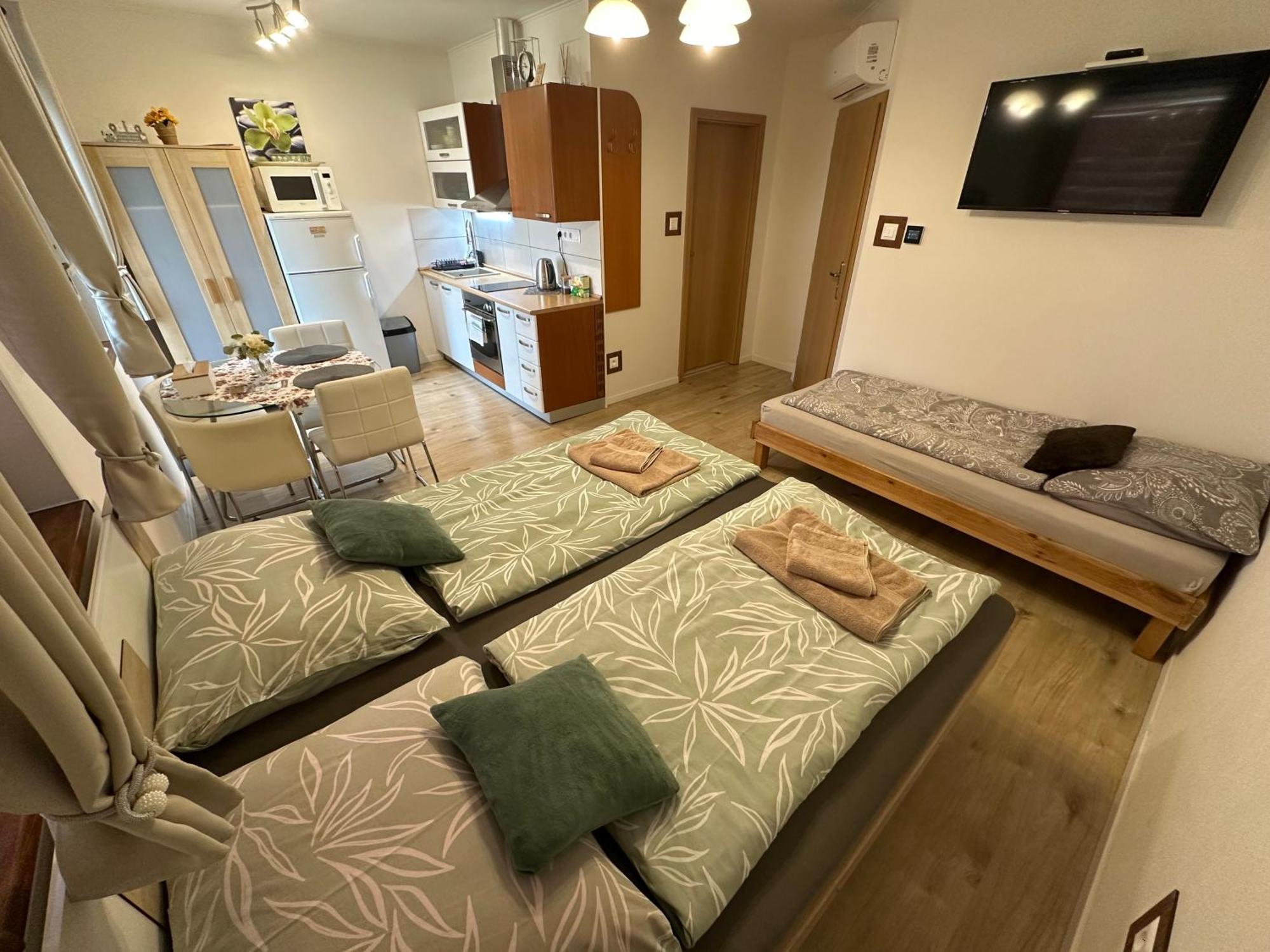 Apartman Losonci Nesvady- Pre 2 Osoby Studio Eksteriør bilde